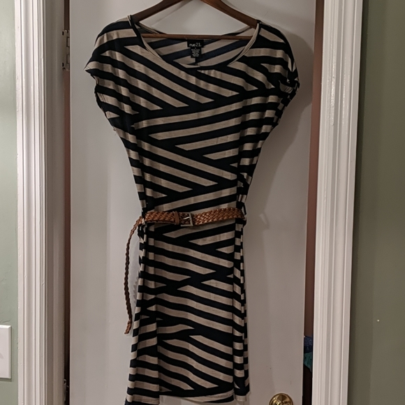 Dress - Picture 1 of 2